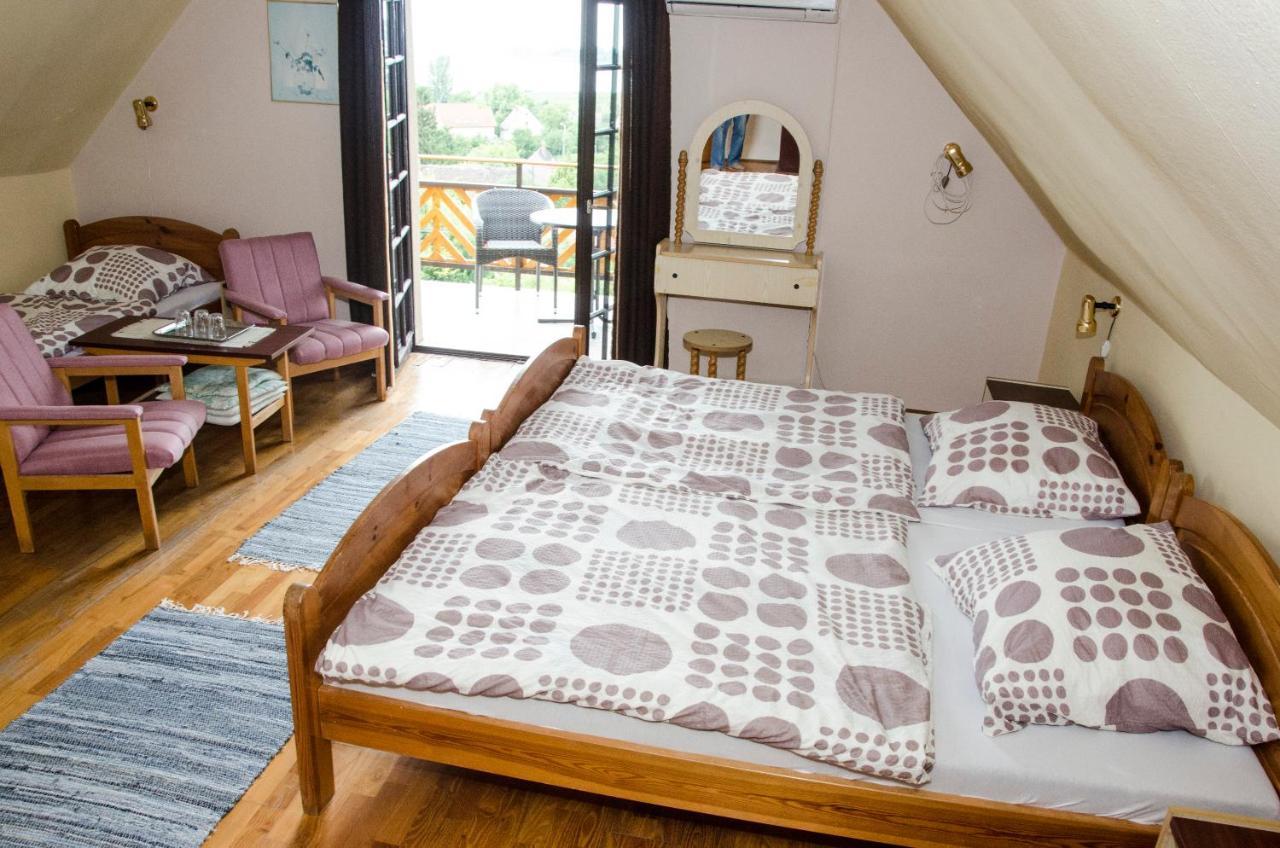 Badacsonyörs Pigal Panzio Bed & Breakfast エクステリア 写真
